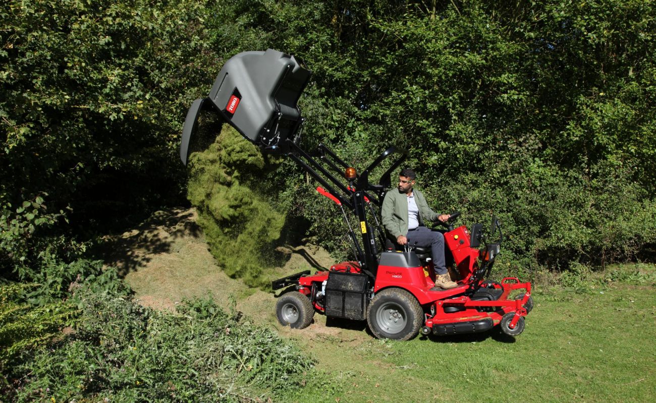 Toro ProLine H800 Ride on Mower Parkland Lawn Land