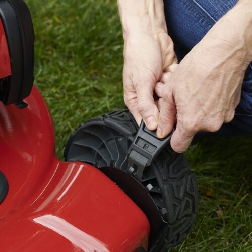 Choose your cut - adjustable mower wheels