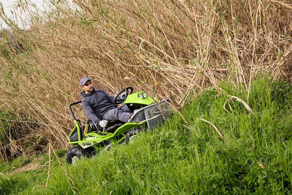 Grillo CL10.27 AWD climber mower