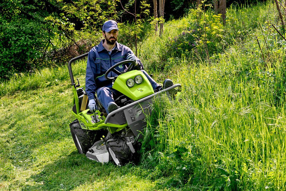 Grillo CL10.27 AWD climber mower made for slope mowing